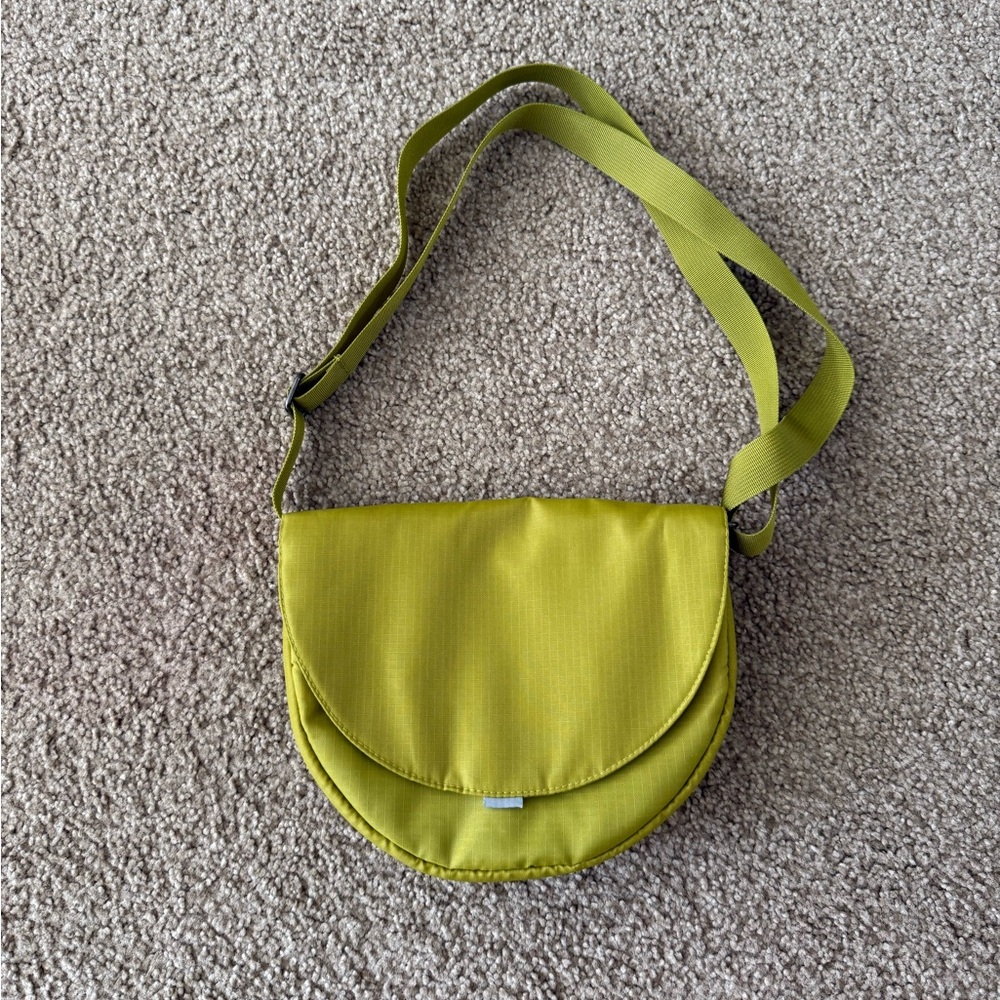 Bright Green Flip & Tumble Crossbody Magnetic Clasp Purse with Pockets!